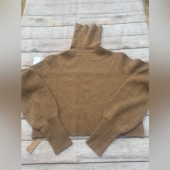 NWT Reformation Luisa Cropped Cashmere Turtleneck Sweater
Size XS
Color: Camel - Picture 2 of 8